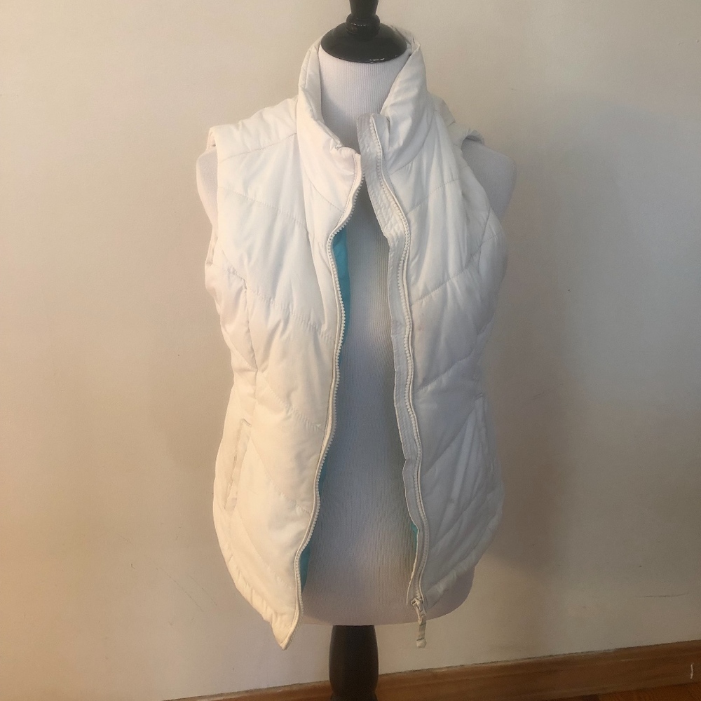AEROPOSTALE WHITE VEST WITH BLUE INSIDE